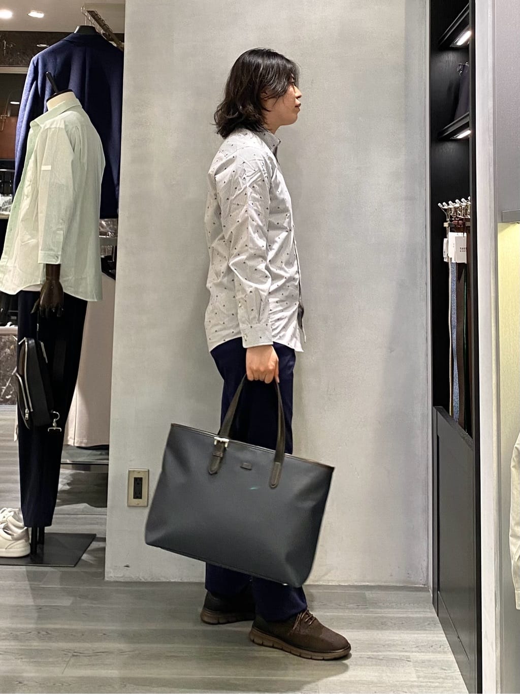 nishiさんの「TAKEO KIKUCHI｜ハットモチーフ ジャカード ストライプ シャツ」を使ったコーディネート