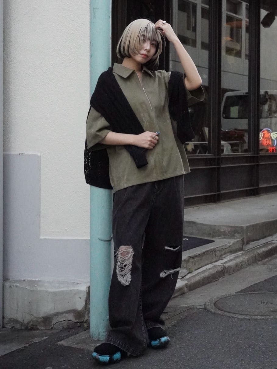川本葵さんの「tk.TAKEO KIKUCHI｜◆ヴィンテージライクハーフジップポロシャツ」を使ったコーディネート
