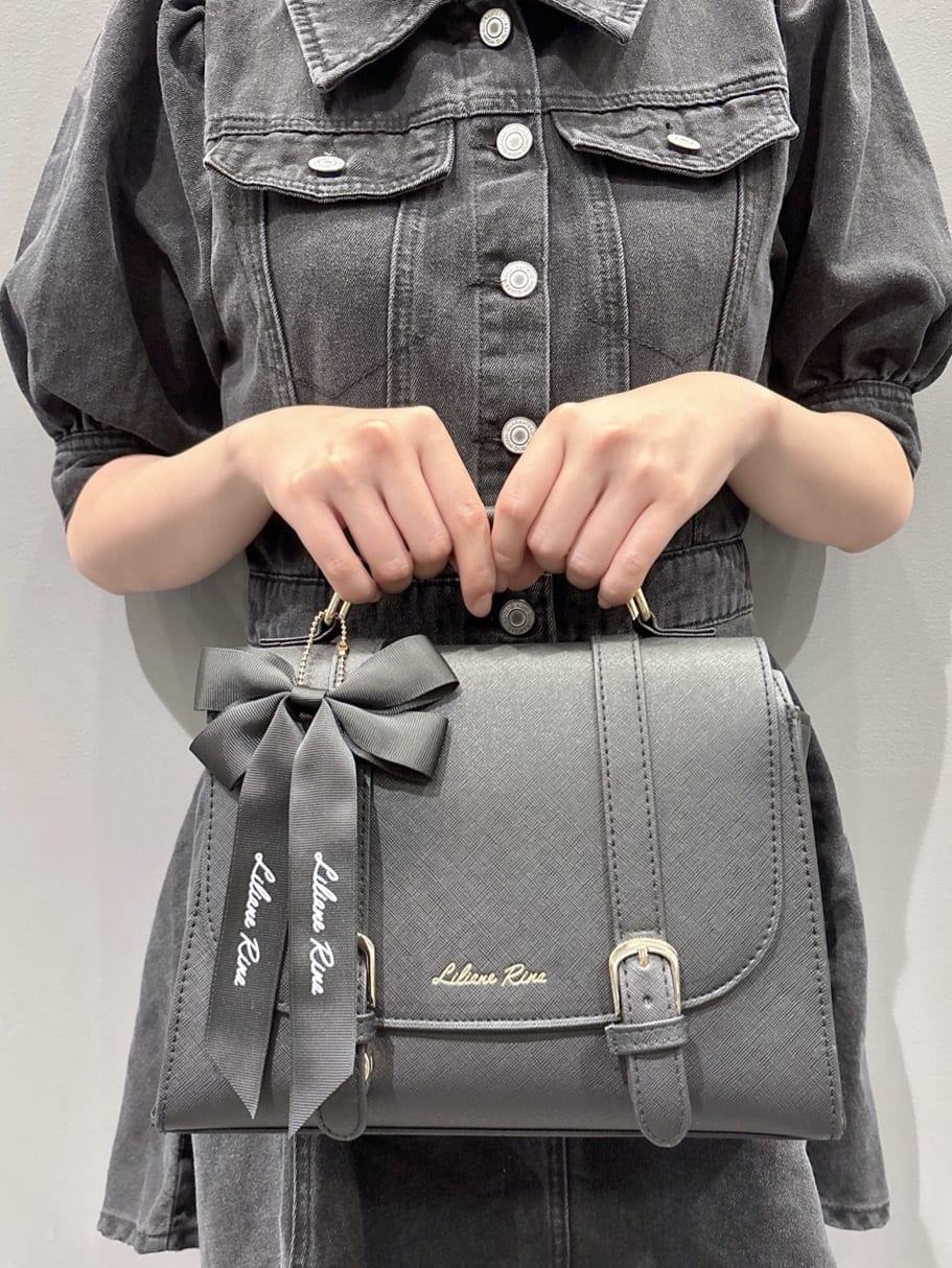 HUANG WEIHSUANさんの「ESPERANZA｜ギャザーダブルベルトサンダル」を使ったコーディネート