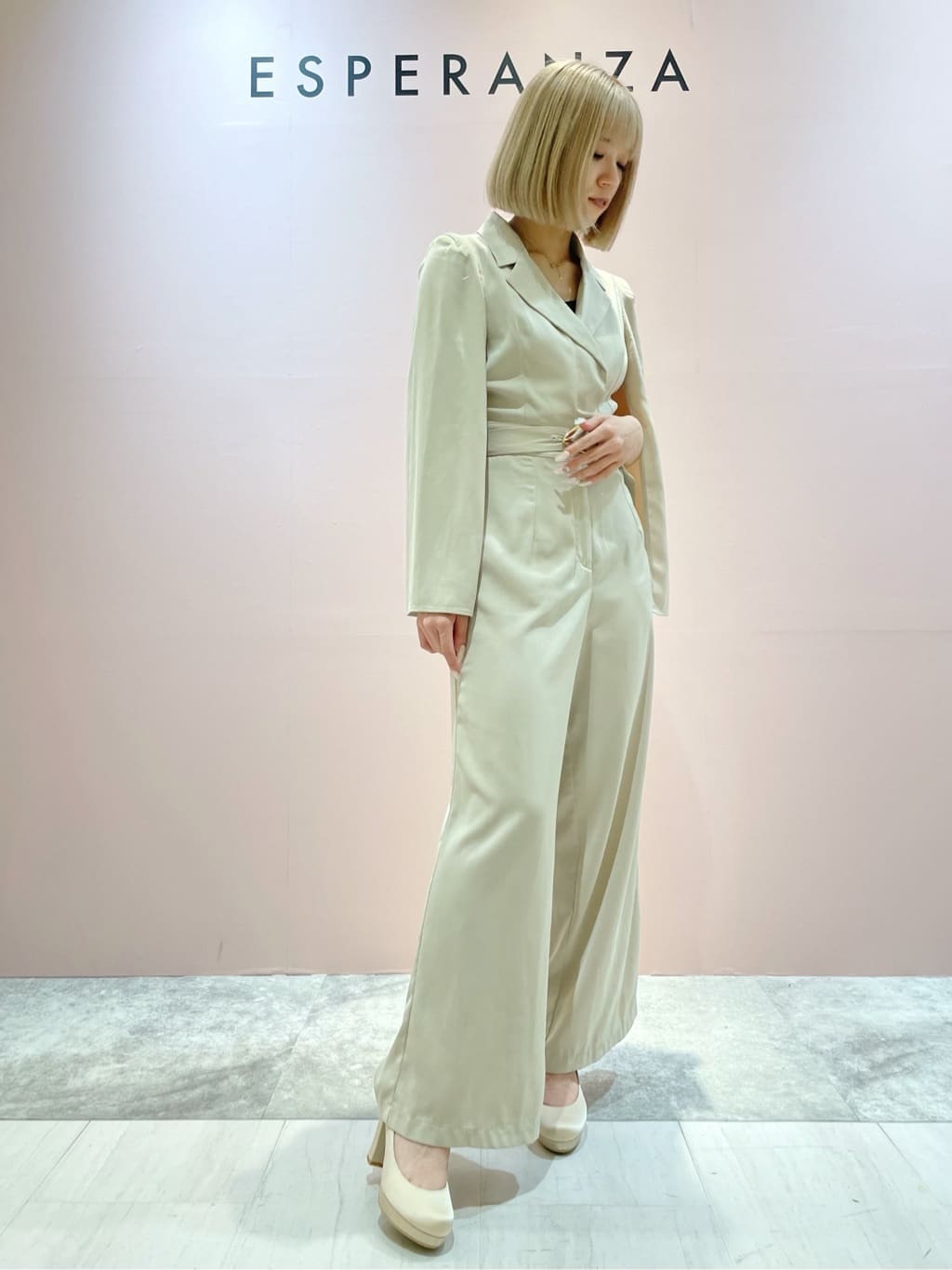 マナミさんの「ESPERANZA｜3WAYチャンキーヒールパンプス」を使ったコーディネート
