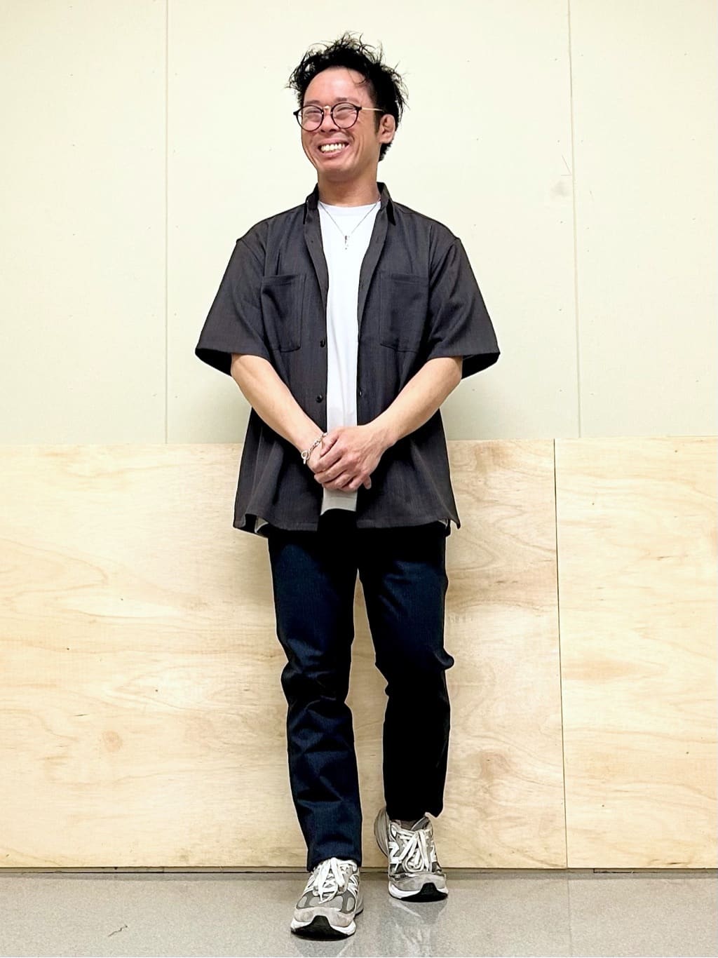 KENJI Iさんの「THE SHOP TK｜【オールシーズン穿ける！】7DAYSストレッチへリンボンパンツ　ON&hArr;OFF兼用」を使ったコーディネート