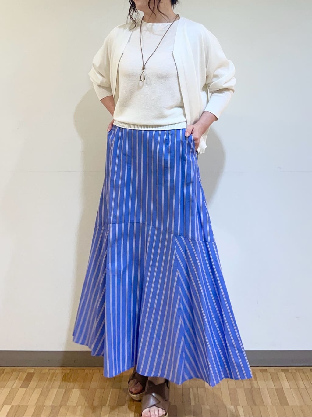 フナキさんの「UNTITLED｜◆【体型カバー/清涼感】ドルマンスリーブ プルオーバーニット」を使ったコーディネート