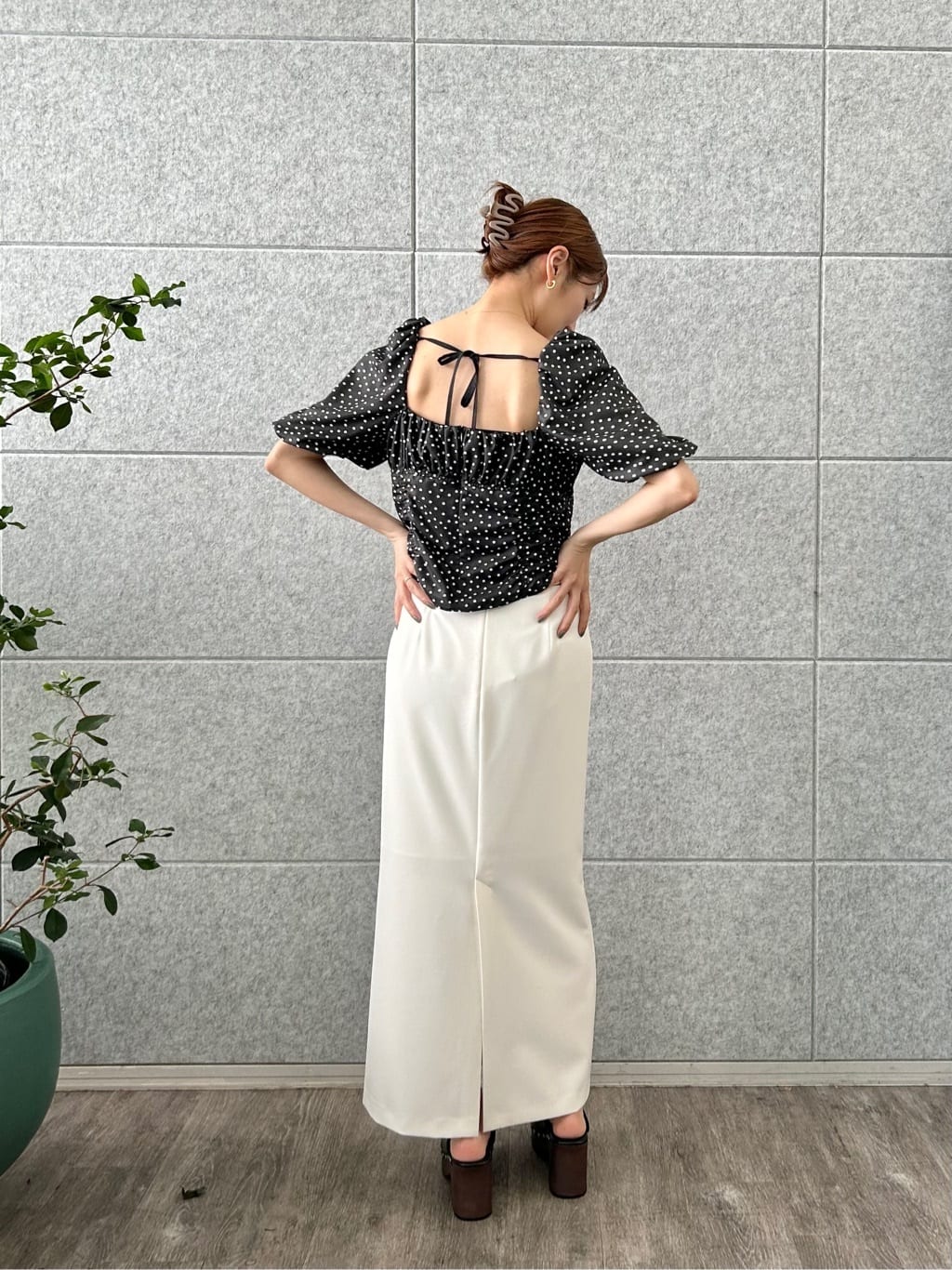 harunaさんの「CODE A｜polka dot blouse」を使ったコーディネート