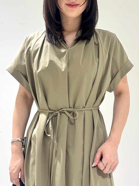 そんさんの「INDIVI｜【90cm四方】ボタニカル柄大判スカーフ」を使ったコーディネート