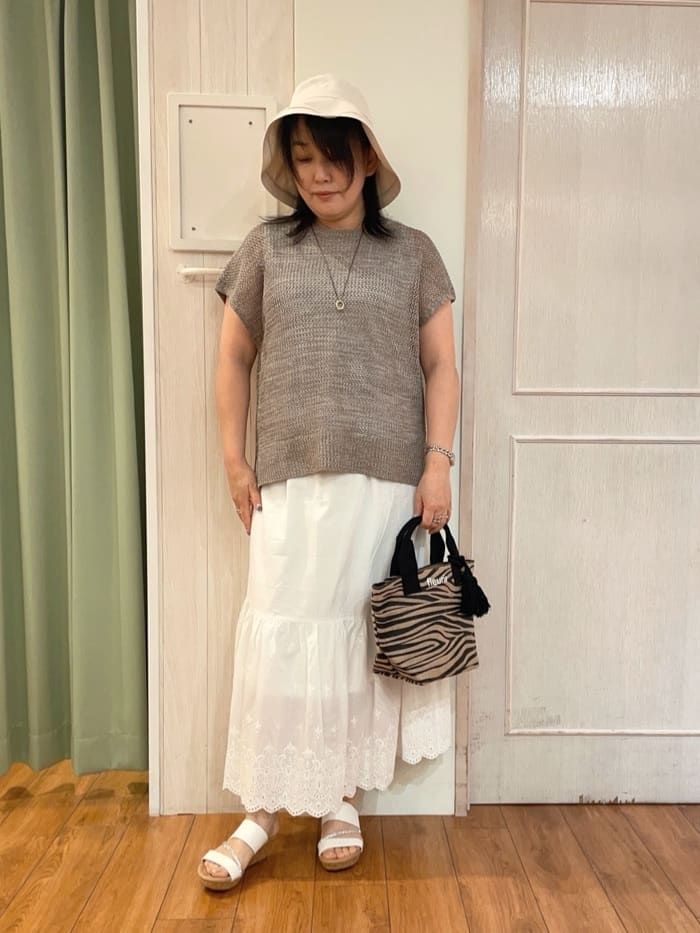 ke-yさんの「SHOO･LA･RUE｜◆【S-LL/2点セット】大人ナチュラルな メッシュ編みニット+タンクトップ」を使ったコーディネート