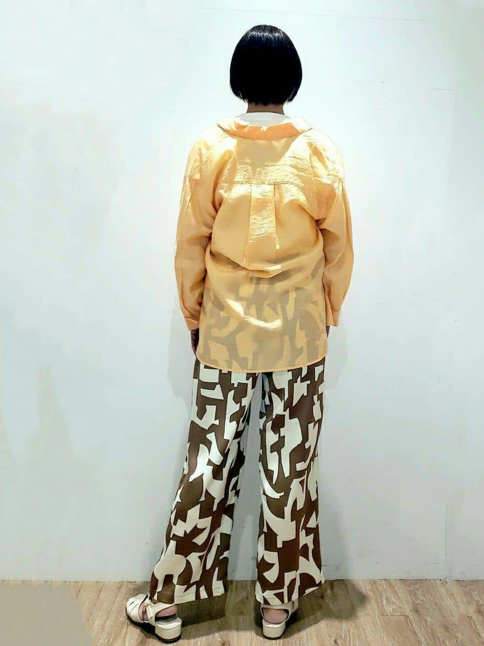 SHIMAKOさんの「OPAQUE.CLIP｜◆幾何プリントイージーワイドパンツ【洗濯機洗い可】」を使ったコーディネート