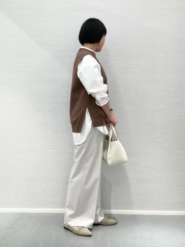 Yukoさんの「UNTITLED｜◆【後ろウエストゴム/きれいめ】ストレッチ ワイドパンツ」を使ったコーディネート