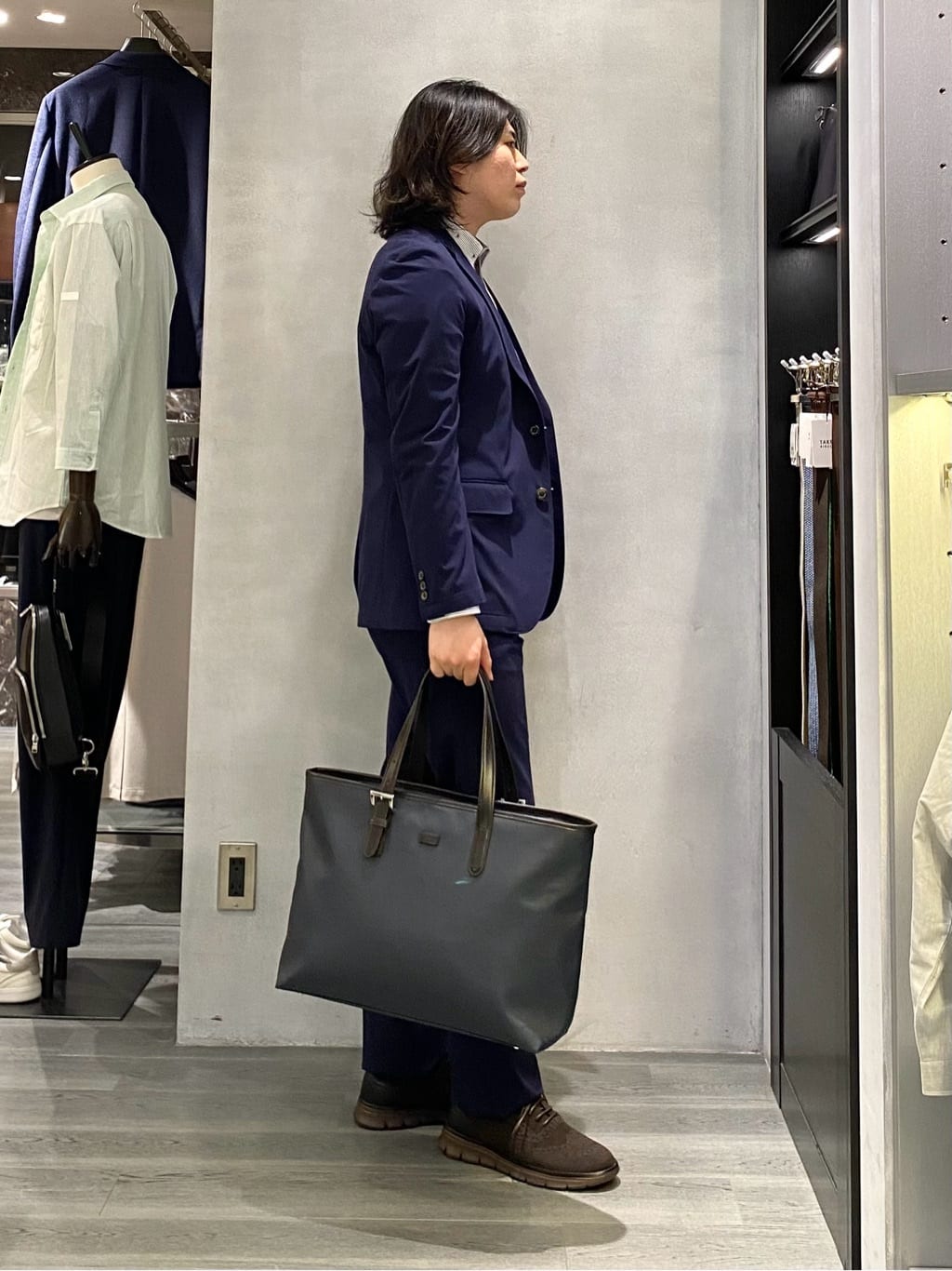 nishiさんの「TAKEO KIKUCHI｜ハットモチーフ ジャカード ストライプ シャツ」を使ったコーディネート
