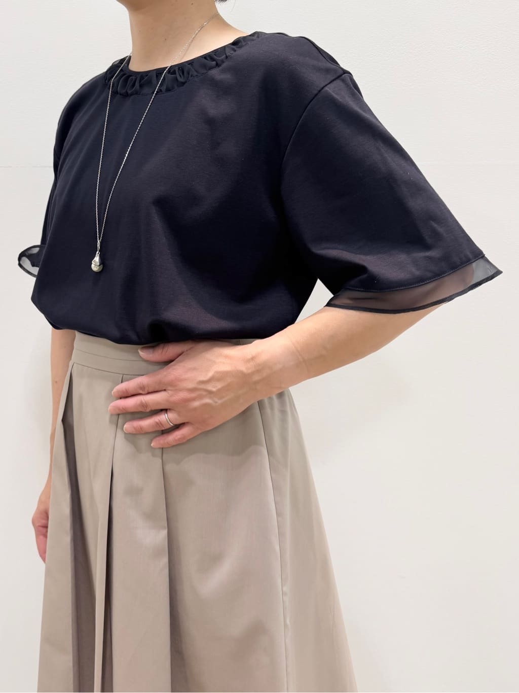 koyaさんの「Reflect｜◆【洗える】キレイめジャージプルオーバー」を使ったコーディネート