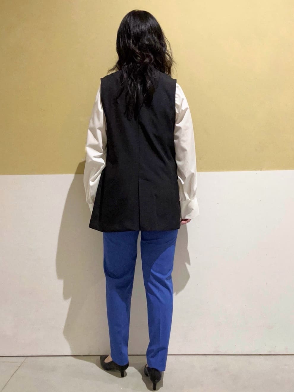 YO-KOさんの「OPAQUE.CLIP｜◆ノーカラーVネックジレ／セットアップ対応【洗濯機洗い可】」を使ったコーディネート