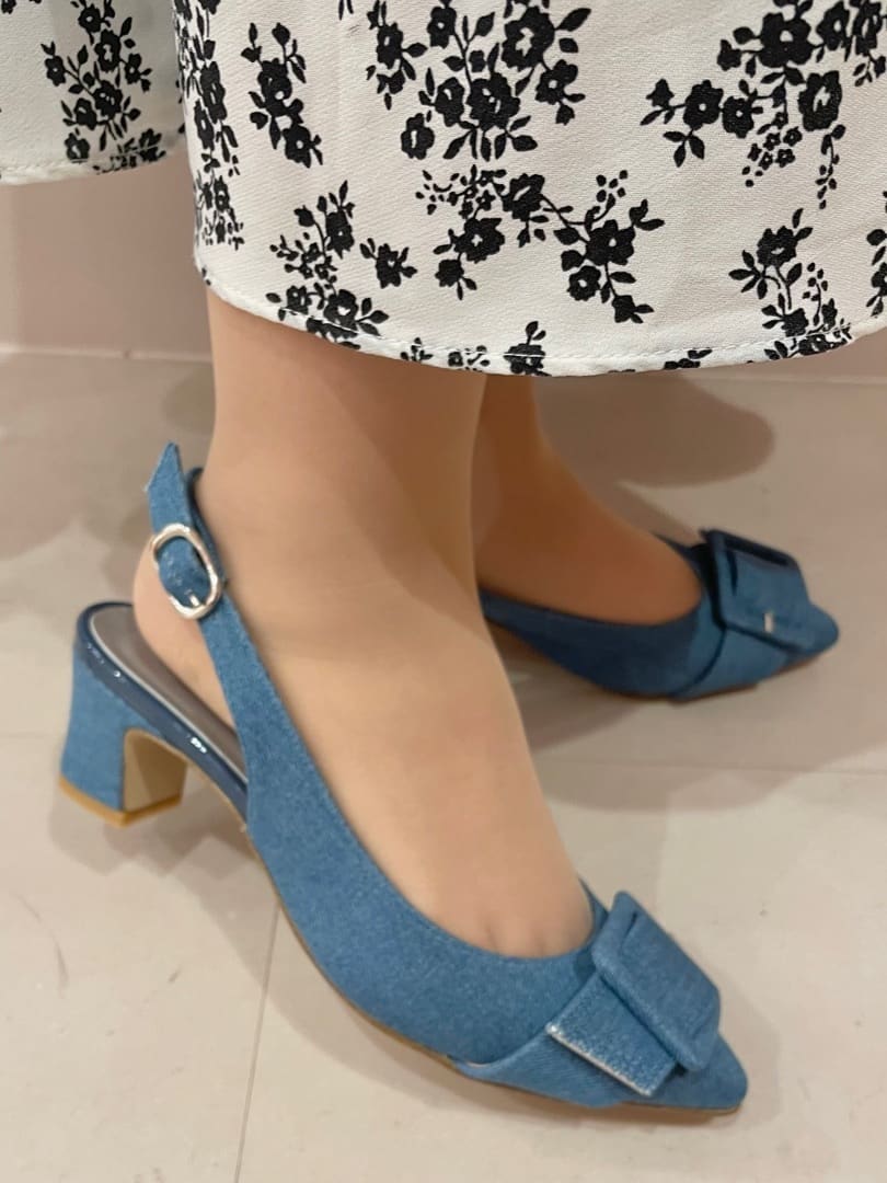 azusaさんの「ESPERANZA｜バックストラップバックルヒールパンプス」を使ったコーディネート