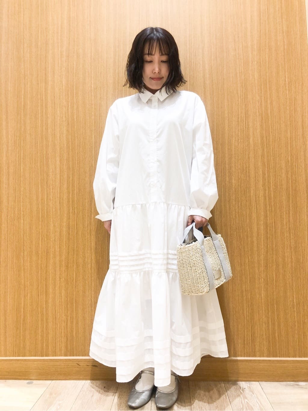 tomoさんの「OPAQUE.CLIP｜◆裾タックティアードシャツワンピース【洗濯機洗い可】」を使ったコーディネート