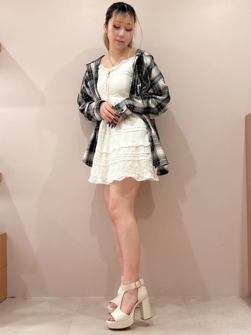 ちゃきさんの「ESPERANZA｜Tストラップスクエアサンダル」を使ったコーディネート