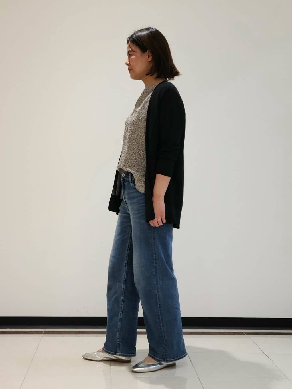 eriさんの「INDIVI｜【褒められデニム】ワイドストレート デニムパンツ」を使ったコーディネート