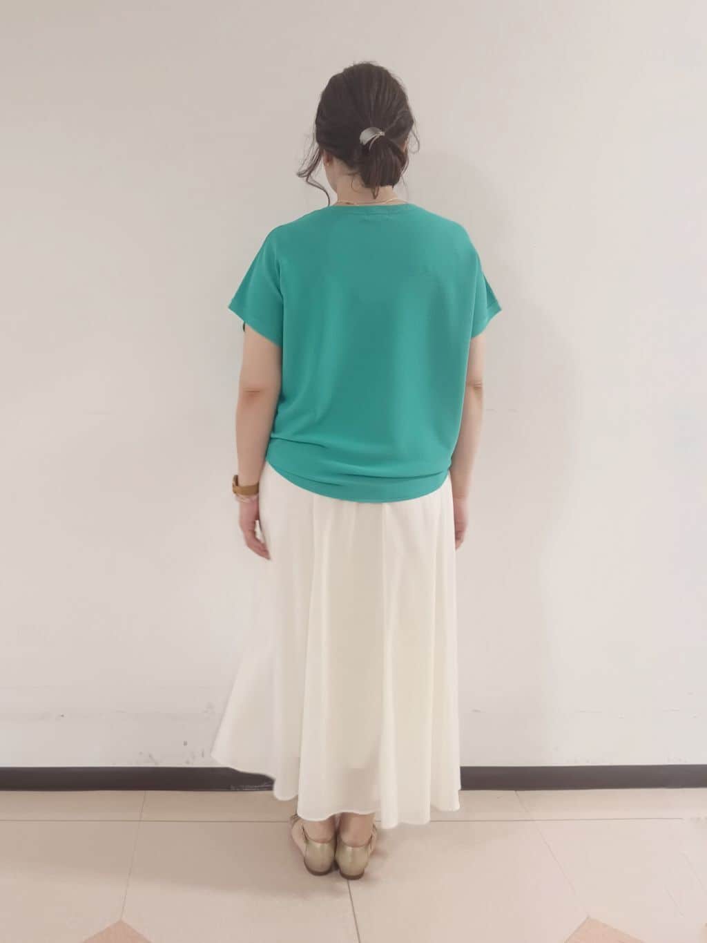 kaoさんの「INDIVI｜◆新色登場！【洗える／清涼感】レーヨンストレッチ フレンチスリーブニット」を使ったコーディネート