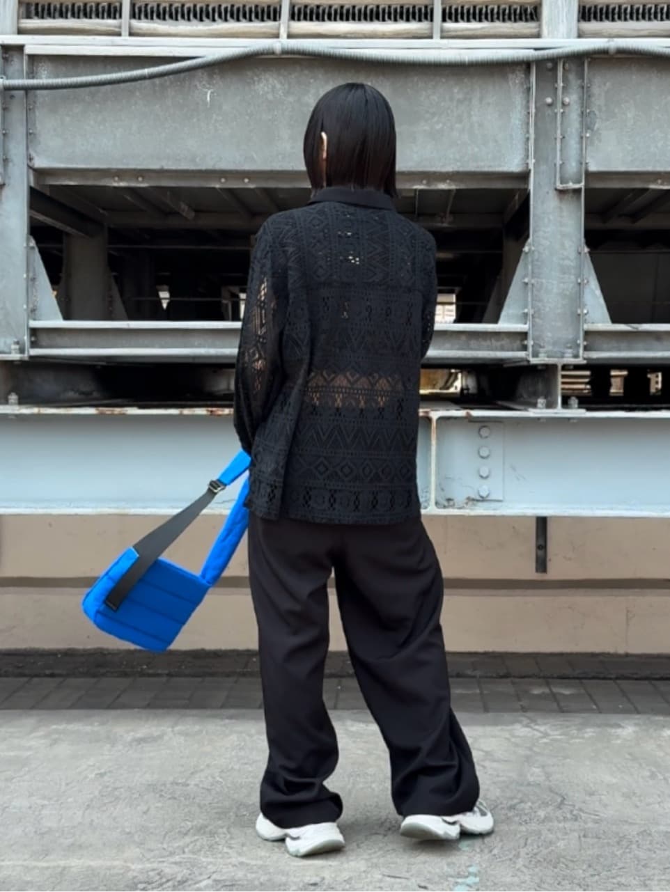 川本葵さんの「tk.TAKEO KIKUCHI｜◆バレルシルエットスラックス」を使ったコーディネート