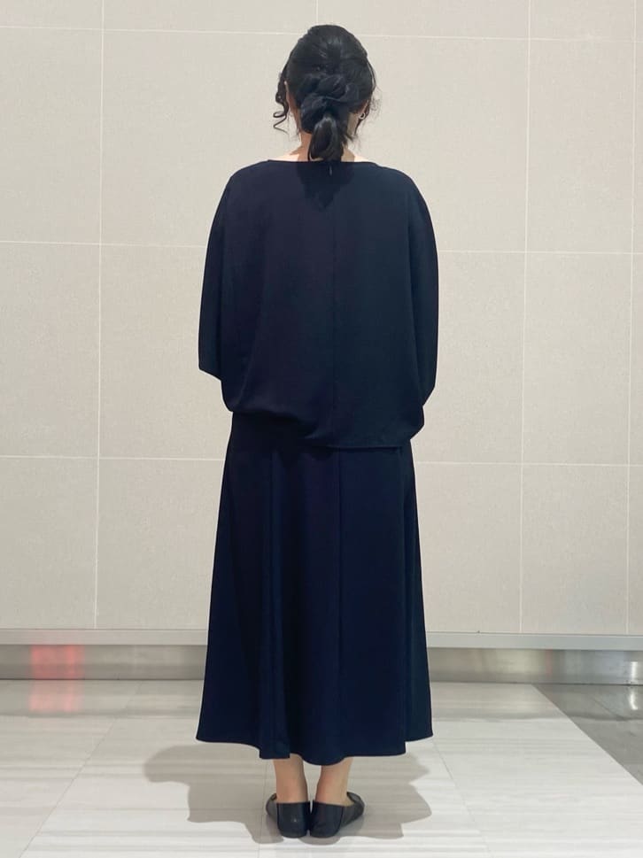YUMIさんの「UNTITLED｜◆【セットアップ可/接触冷感/イージーケア/体型カバー】リラクミスト モモンガブラウス」を使ったコーディネート