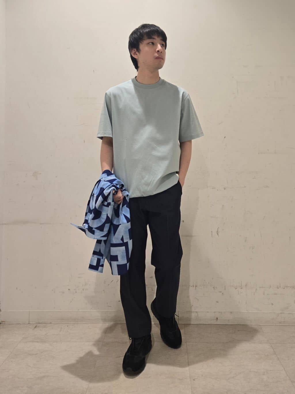 白木駆さんの「TAKEO KIKUCHI｜【抗菌防臭／5サイズ展開】ハイゲージポンチ Tシャツ」を使ったコーディネート