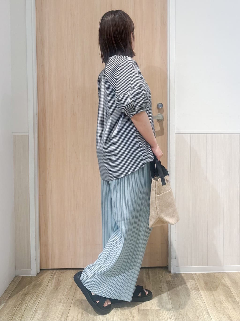 mimoさんの「SHOO･LA･RUE｜◆【洗える】楽してほっそり見え カットプリーツパンツ」を使ったコーディネート