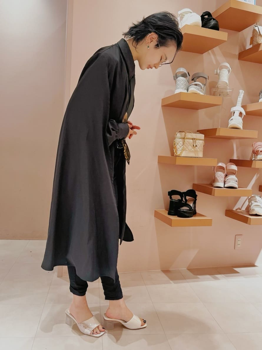 MIGIさんの「ESPERANZA｜スクエアトゥクリアヒールミュール」を使ったコーディネート
