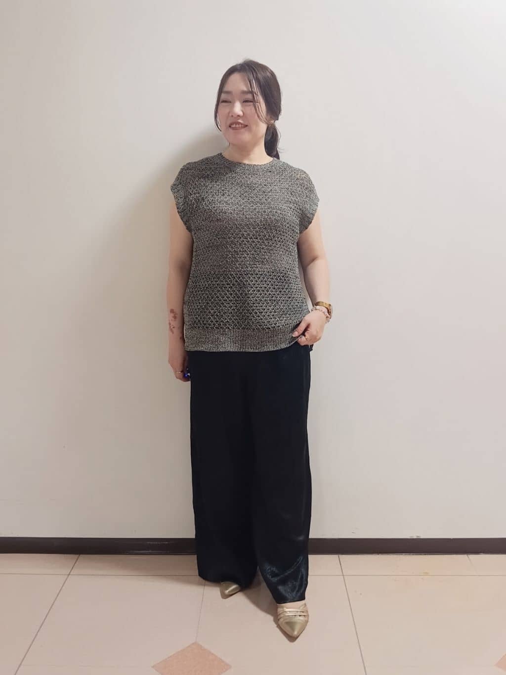 kaoさんの「INDIVI｜◆【ファンシー素材】透かし柄ニットベスト」を使ったコーディネート