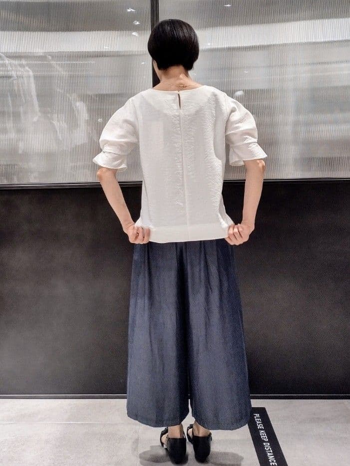 miuraさんの「index｜《8色展開／XS-LLサイズ》タックパフスリーブブラウス【洗濯機洗い可／吸水速乾／防シワ／抗ピル】」を使ったコーディネート