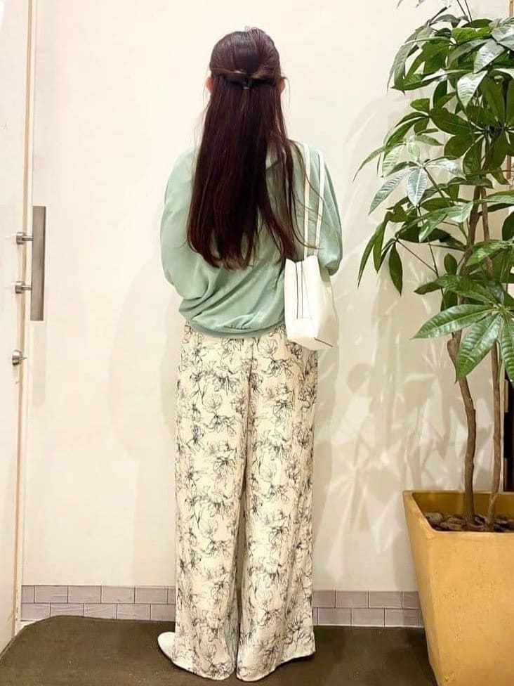 AYUMIさんの「SHOO･LA･RUE｜【長傘/晴雨兼用】【Wpc．】遮光フリルクラシック ロング」を使ったコーディネート