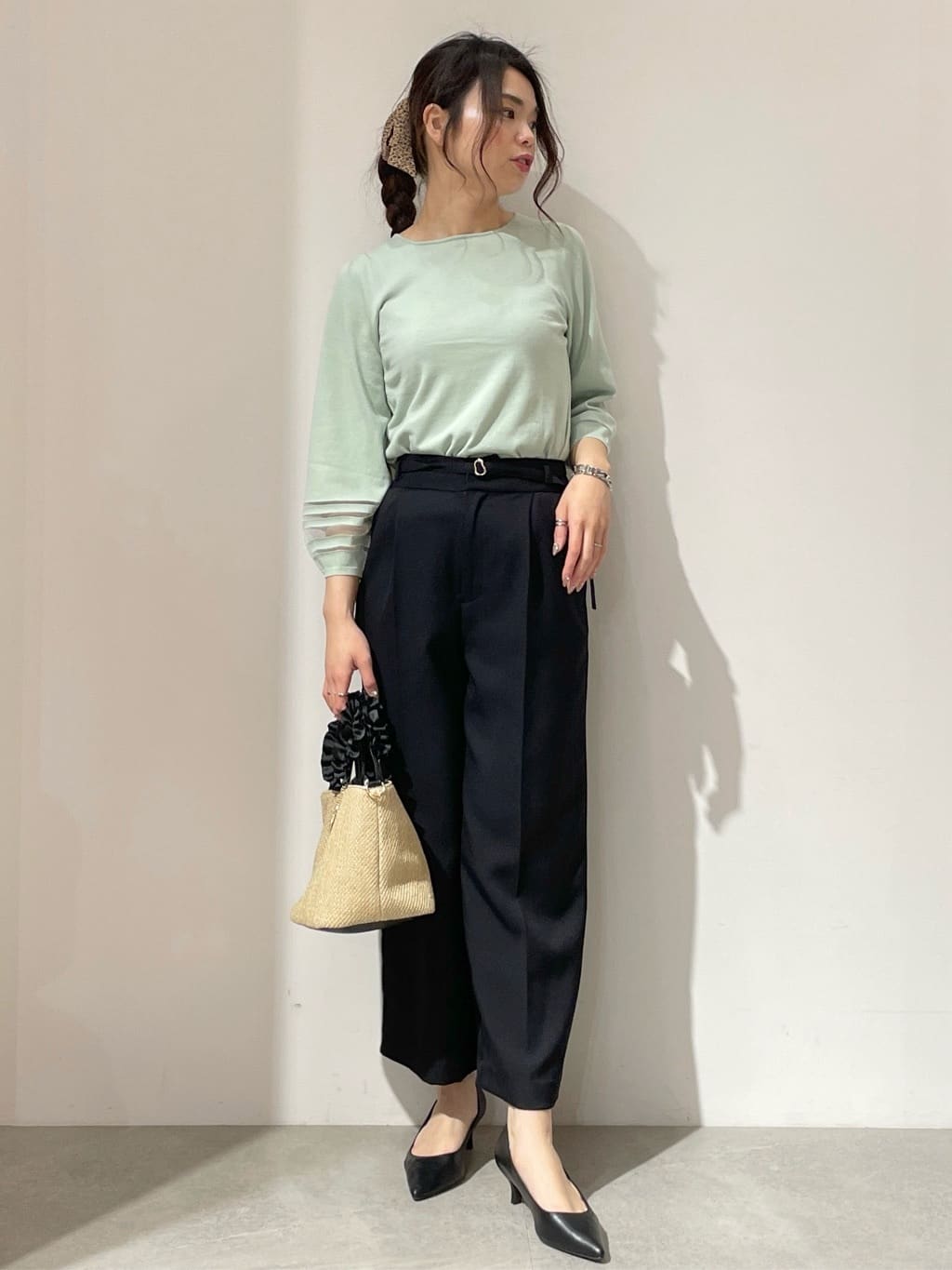 kanahoさんの「OPAQUE.CLIP｜◆ソフトツイルタックワイドパンツ【洗濯機洗い可】」を使ったコーディネート