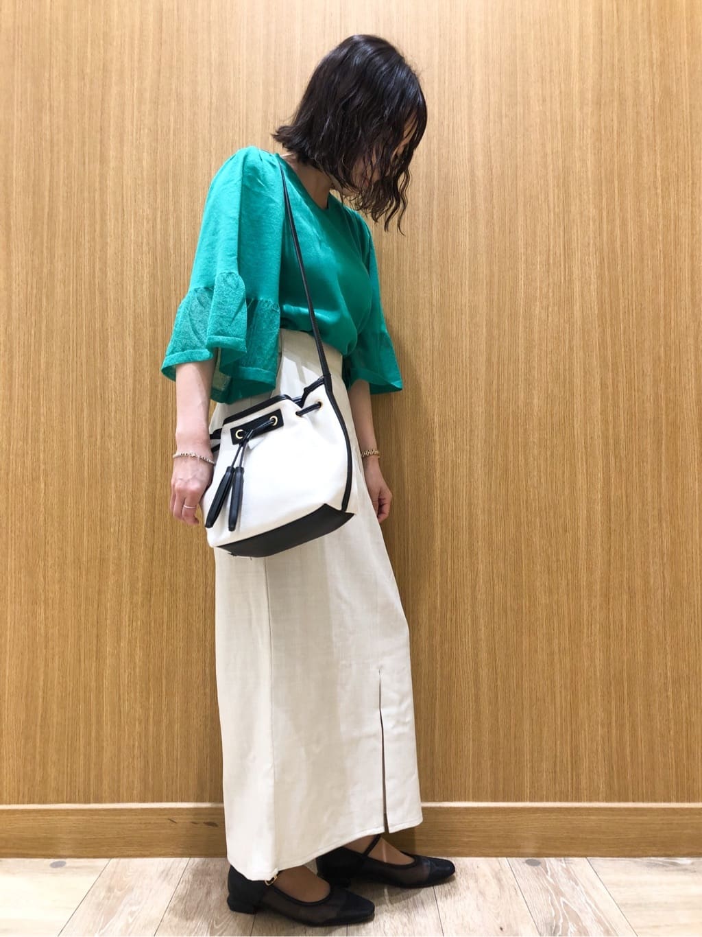 tomoさんの「OPAQUE.CLIP｜◆《5色展開》シアーフレアスリーブニット【洗濯機洗い可】」を使ったコーディネート
