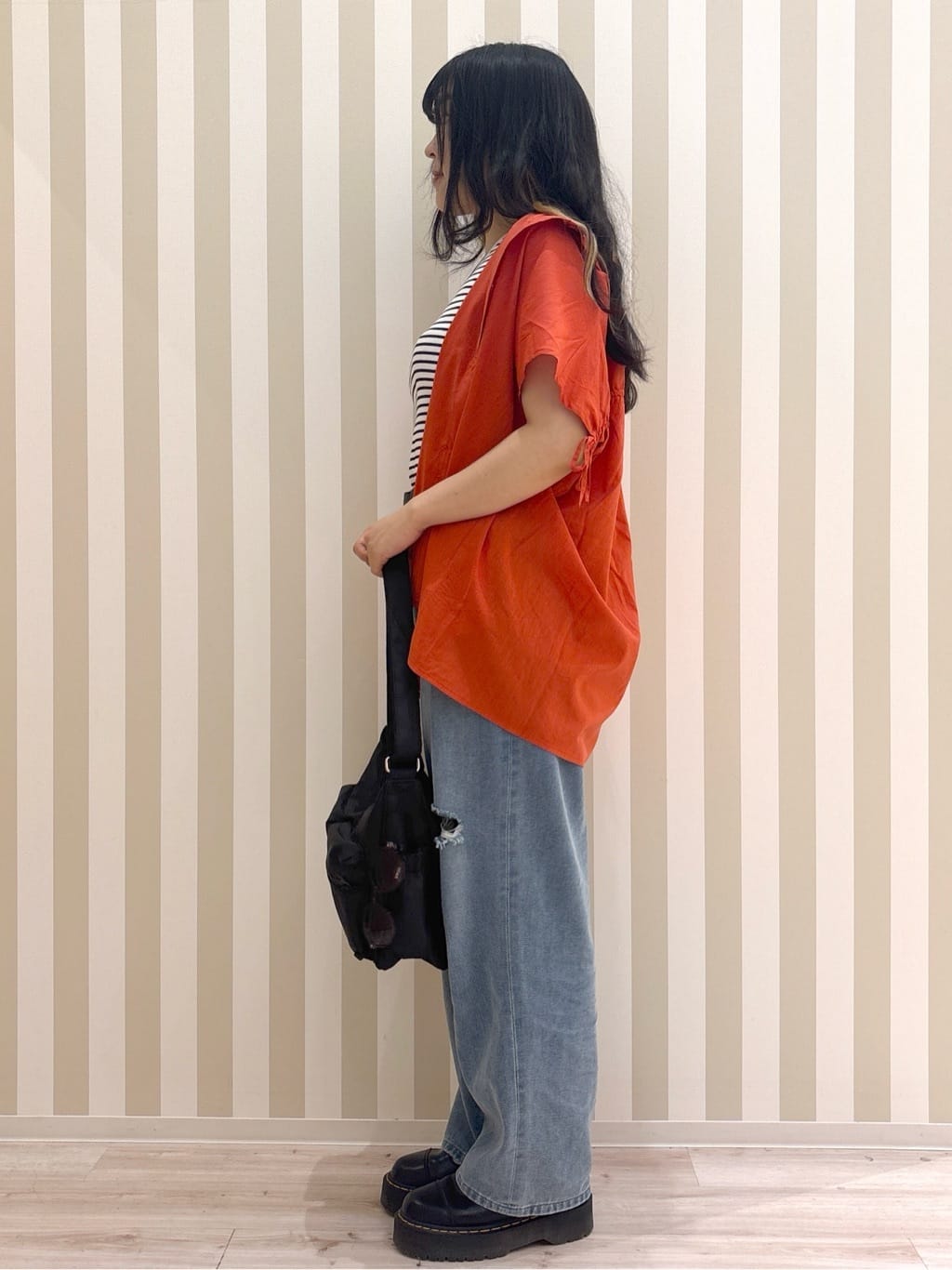 まろんさんの「SHOO･LA･RUE｜◆【S-LL/ひんやり】後ろ姿も抜かりなく インせず着られる バックギャザーシャツ」を使ったコーディネート