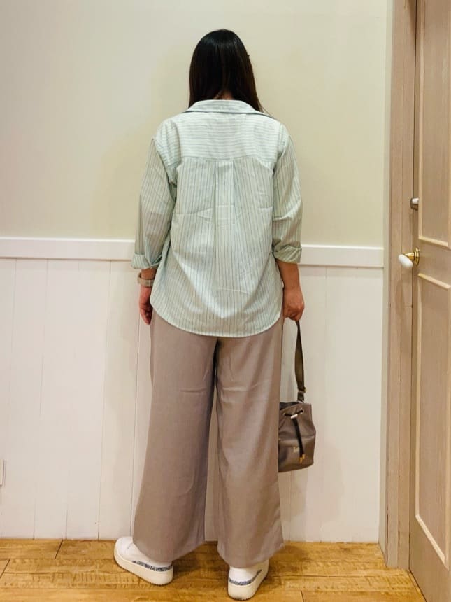 FUJIさんの「SHOO･LA･RUE｜◆【洗える/S-LL/UV/吸水速乾】洗濯後しわになりにくいリネンブレンドシャツ」を使ったコーディネート
