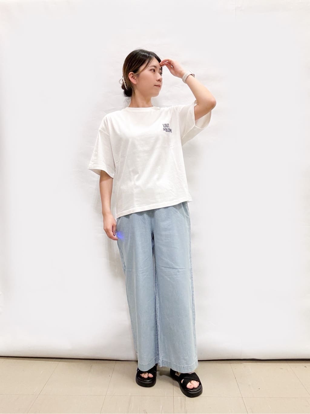 bulさんの「SHOO･LA･RUE｜◆【選べる4柄】コットンプリントロゴTシャツ」を使ったコーディネート