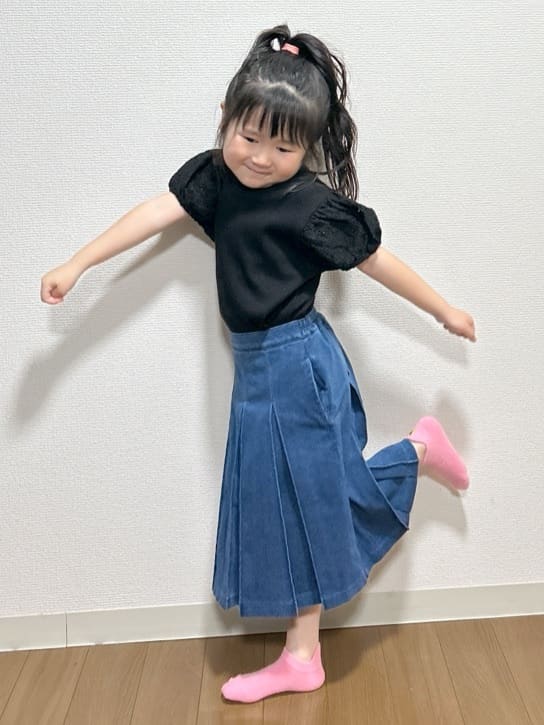 ga_riさんの「THE SHOP TK｜◆【110-150】タックプリーツスカート/親子リンク・洗濯機OK」を使ったコーディネート