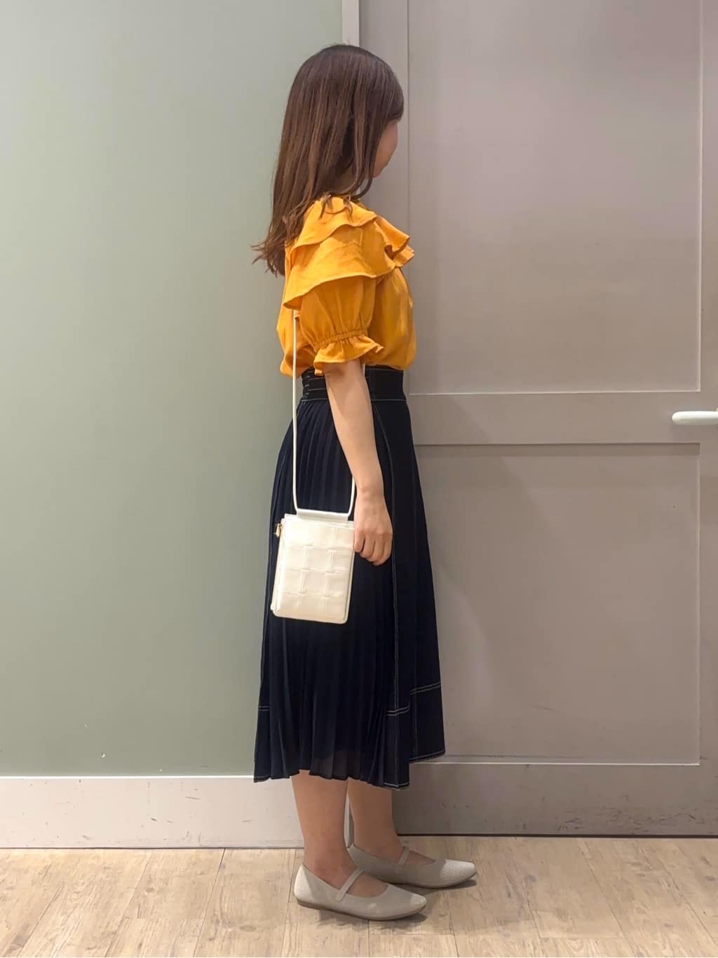 しばみさんの「grove｜◆麻調ダブルフリルブラウス」を使ったコーディネート