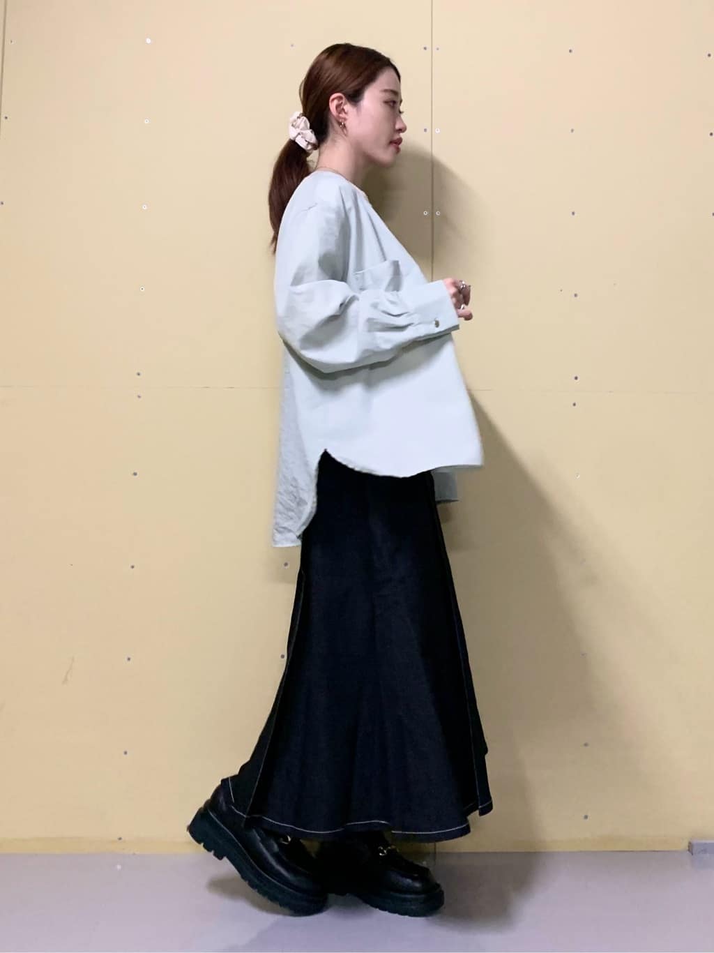 sahoさんの「THE SHOP TK｜シーズンレスで使える デニムタックスカート/洗える」を使ったコーディネート