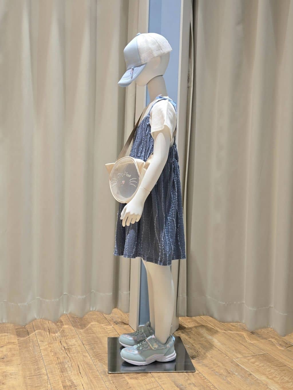 harumiruさんの「SHOO･LA･RUE｜◆【100-150cm/2点セット】ポコポコの表面感が魅力 楊柳キャミチュニック＋Tシャツ」を使ったコーディネート