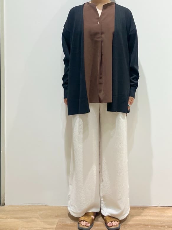 chiakiさんの「OPAQUE.CLIP｜《7色展開／SS-LLサイズ》ストレッチスキッパーブラウス／セットアップ対応【洗濯機洗い可／防シワ】」を使ったコーディネート