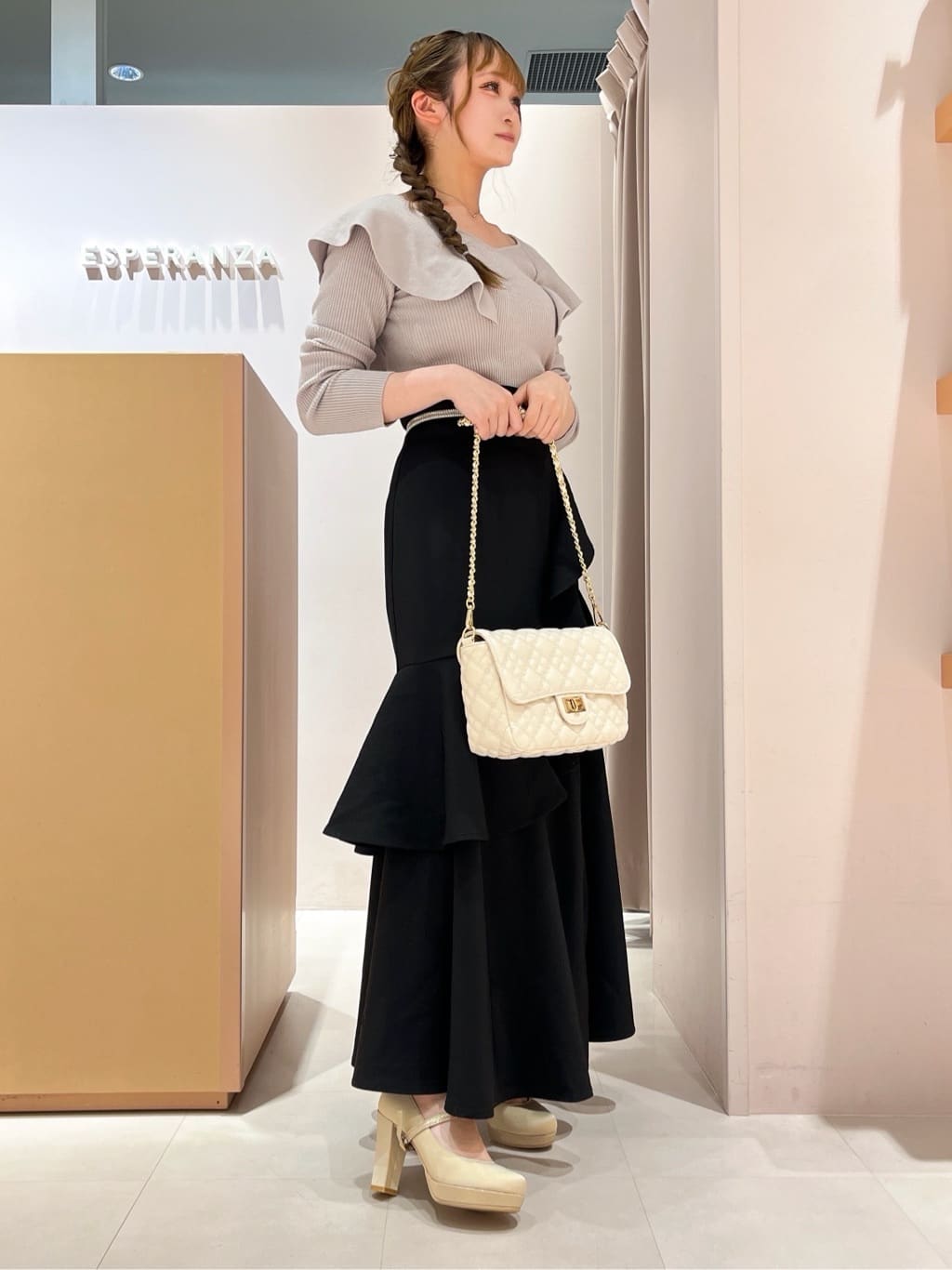 このかさんの「ESPERANZA｜3WAYチャンキーヒールパンプス」を使ったコーディネート
