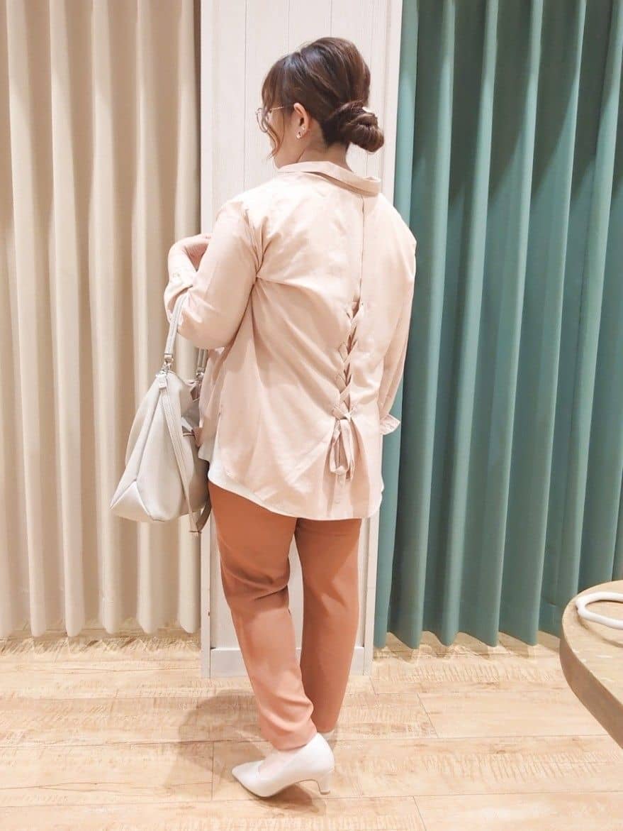 タガさんの「SHOO･LA･RUE｜◆【ひんやり/UV】インせず着られる とろみペプラム5分袖トップス」を使ったコーディネート