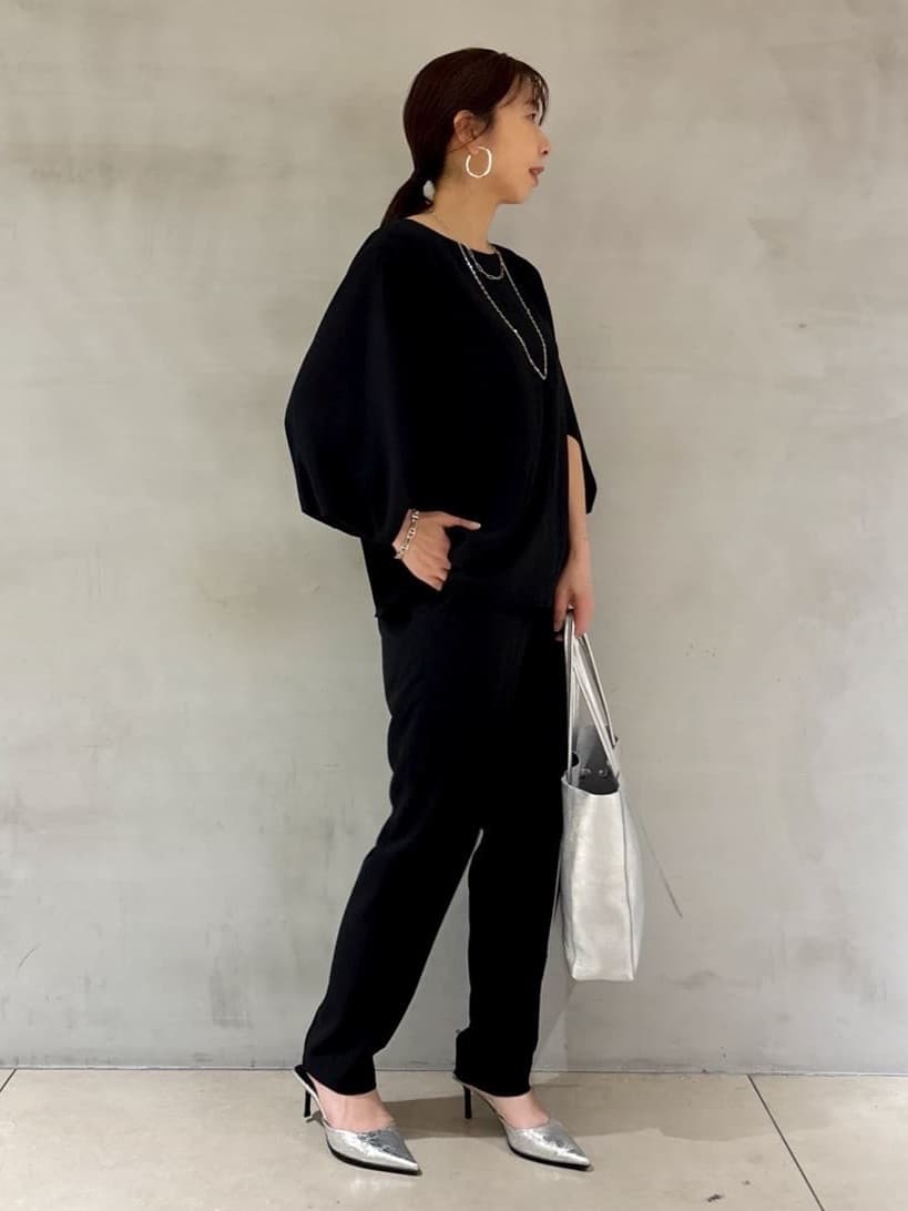 tomoさんの「UNTITLED｜◆【セットアップ可/接触冷感/イージーケア/体型カバー】リラクミスト モモンガブラウス」を使ったコーディネート