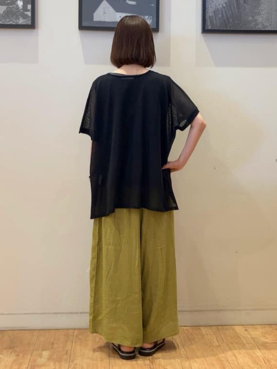 momoharuさんの「SHOO･LA･RUE｜◆【2点セット】インせず着られるシアーニット＋タンクトップ」を使ったコーディネート