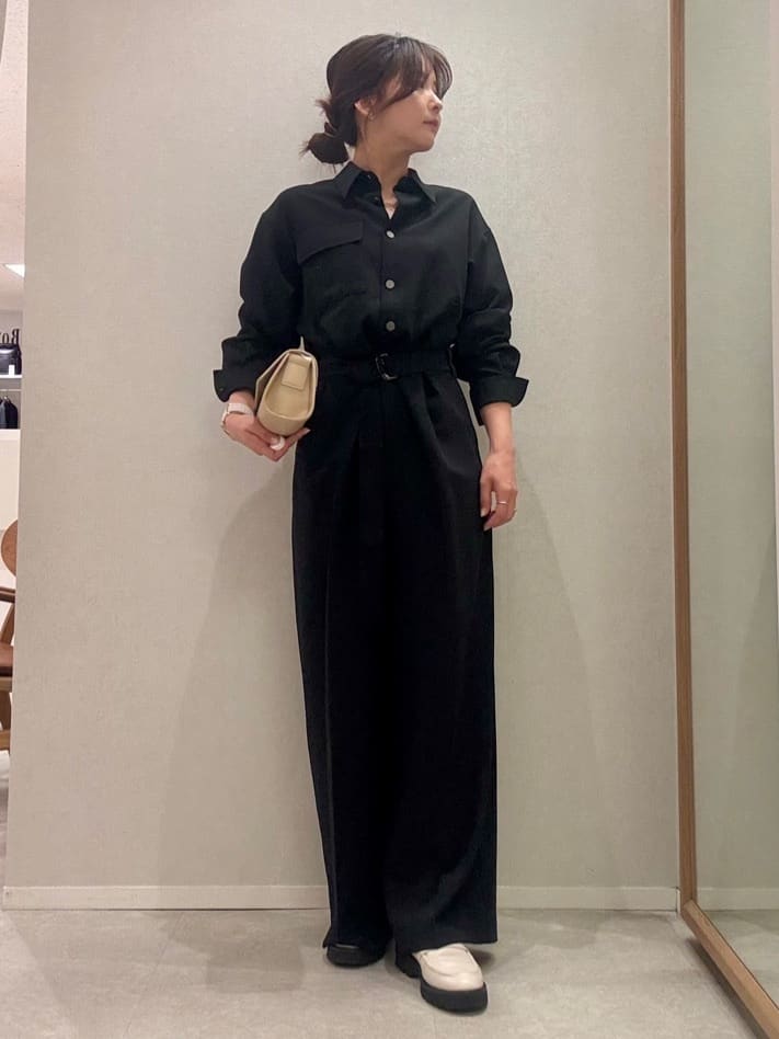 hitomiさんの「UNTITLED｜◆【朝比奈 彩&times;Oggi&times;UNTITLED スペシャルコラボ】シャツカラーオールインワン」を使ったコーディネート