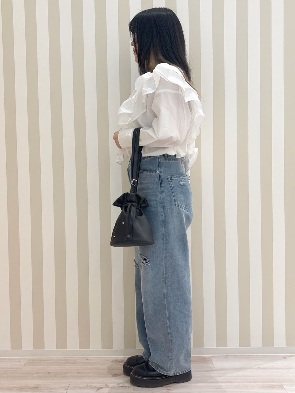 まろんさんの「SHOO･LA･RUE｜◆キラキラパーツ付き巾着ショルダーバッグ」を使ったコーディネート