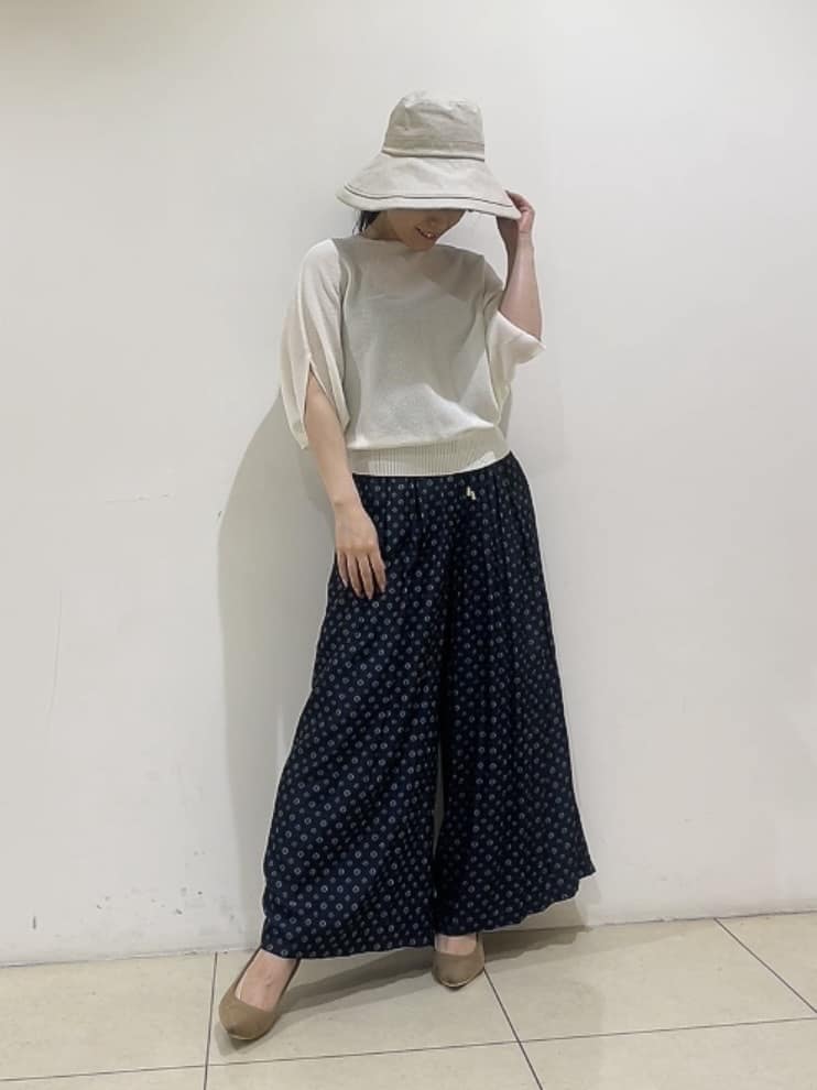 watanabeさんの「UNTITLED｜【遮熱・UVカット・ウォッシャブル】つば広HAT」を使ったコーディネート