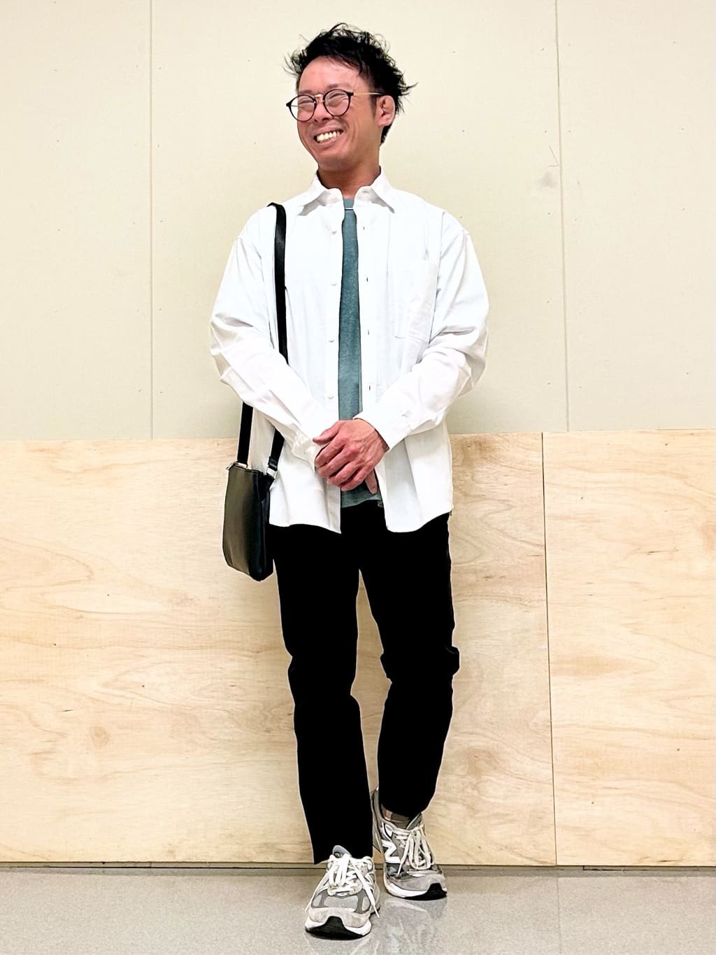 KENJI Iさんの「THE SHOP TK｜【オールシーズン穿ける！】7DAYSストレッチへリンボンパンツ　ON&hArr;OFF兼用」を使ったコーディネート
