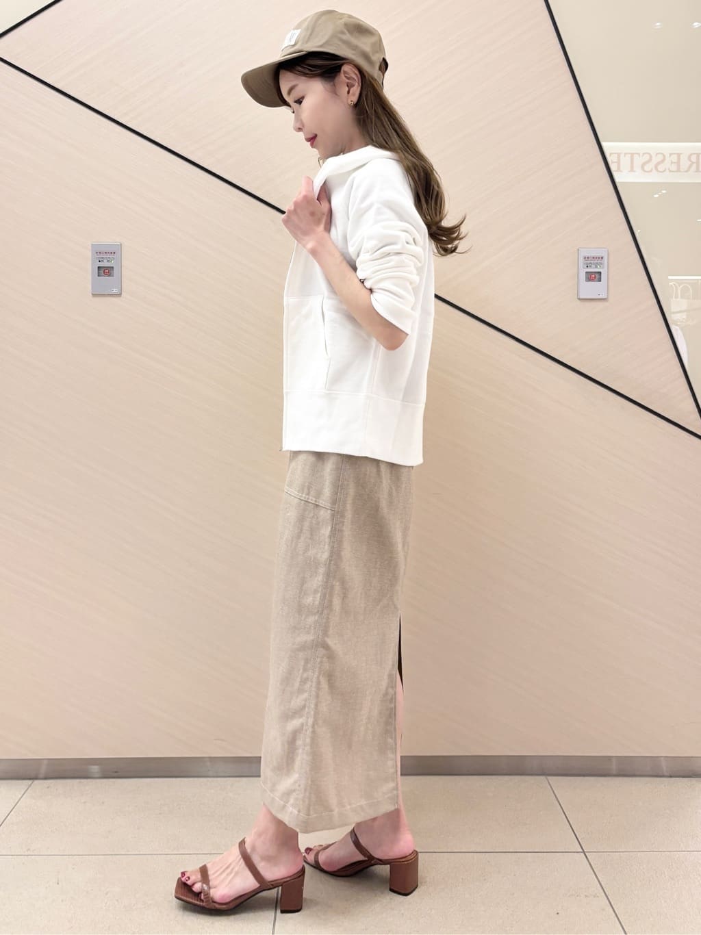 清水夏姫さんの「DRESSTERIOR｜【Safari5月号掲載】DRESSTERIORロゴキャップ」を使ったコーディネート