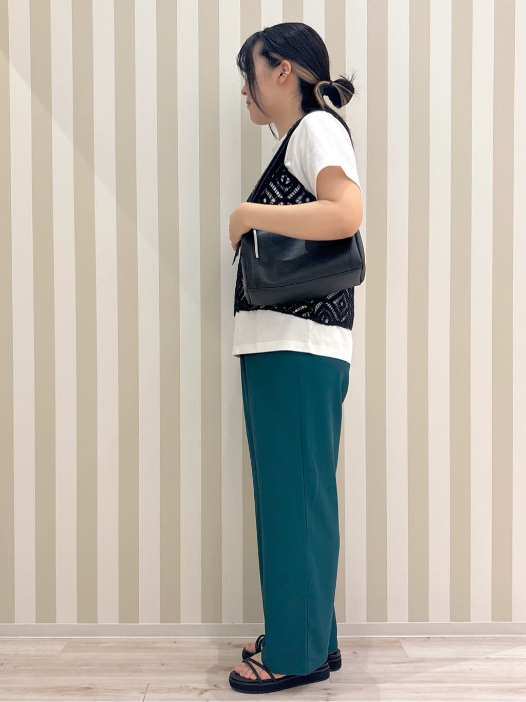 まろんさんの「SHOO･LA･RUE｜◆【洗える/ひんやり/UV/SS-3L】さらさらぷるんワイドパンツ」を使ったコーディネート
