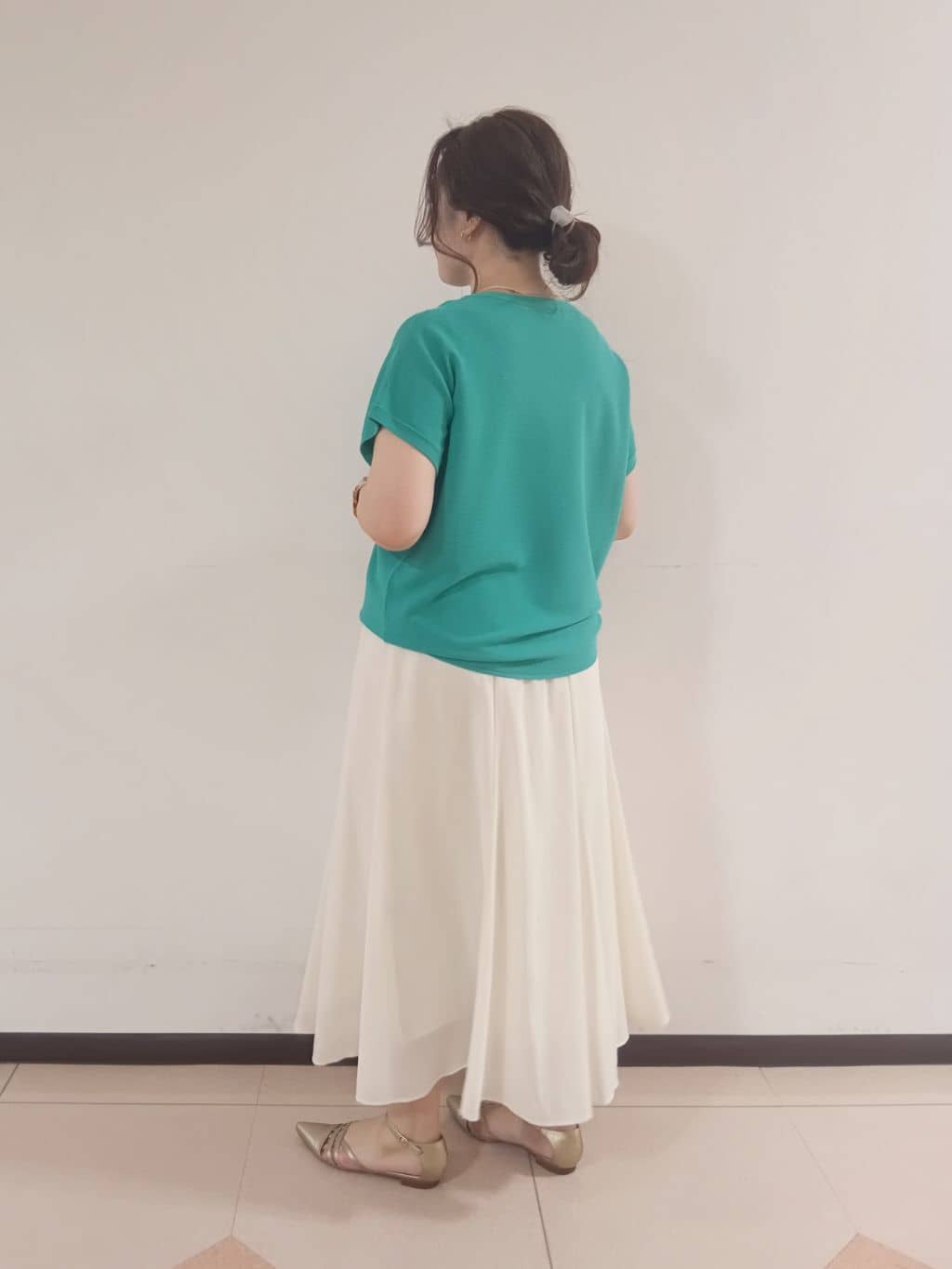 kaoさんの「INDIVI｜◆新色登場！【洗える／清涼感】レーヨンストレッチ フレンチスリーブニット」を使ったコーディネート