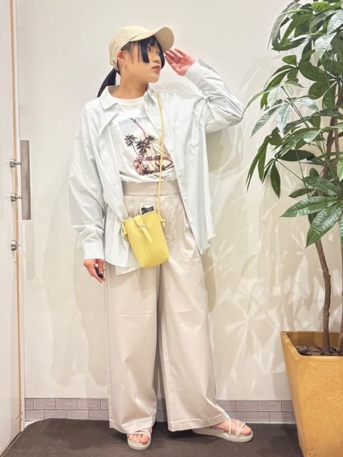 TOWAさんの「SHOO･LA･RUE｜【折りたたみ傘/晴雨兼用】【Wpc．】遮光軽量プリント柄 ミニ」を使ったコーディネート