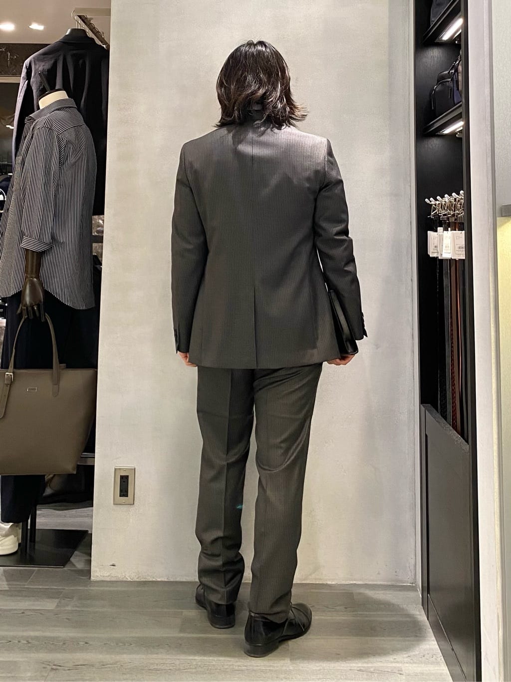 nishiさんの「TAKEO KIKUCHI｜ドビーストライプ ビジネス シャツ」を使ったコーディネート